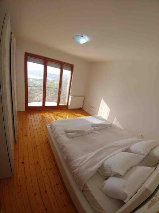 Casa Farmak - 4 Bedroom Lux Apartment With Infinity Pool & Lake View โอครีด ภายนอก รูปภาพ