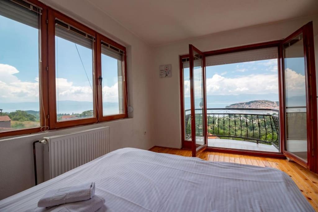 Casa Farmak - 4 Bedroom Lux Apartment With Infinity Pool & Lake View โอครีด ภายนอก รูปภาพ